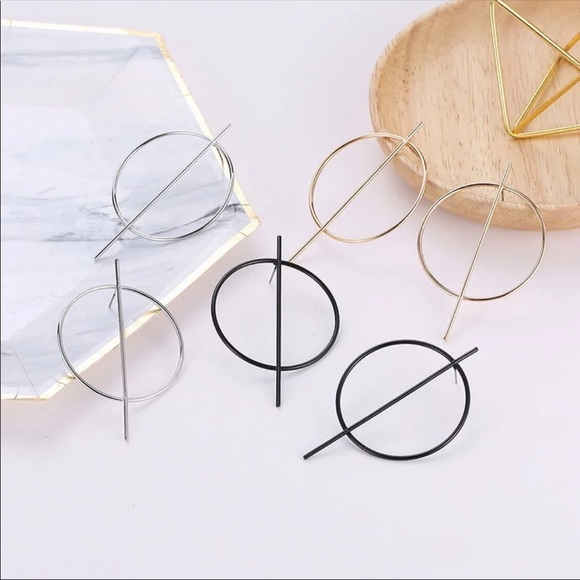• Lilly • Large Geometric Hoop Earrings - Picture 2 of 3